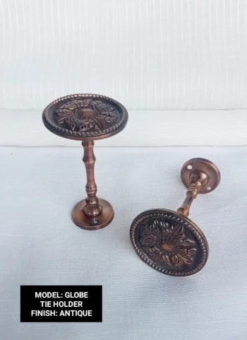 GLOBE TIE HOLDER