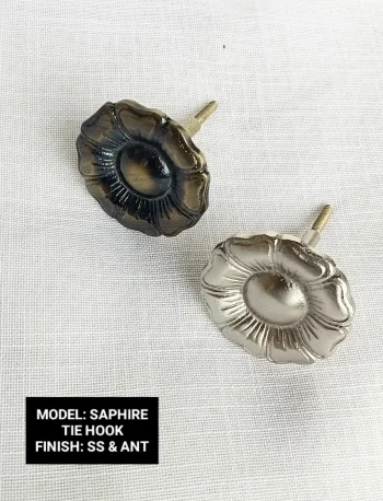 SAPHIRE TIE HOOK