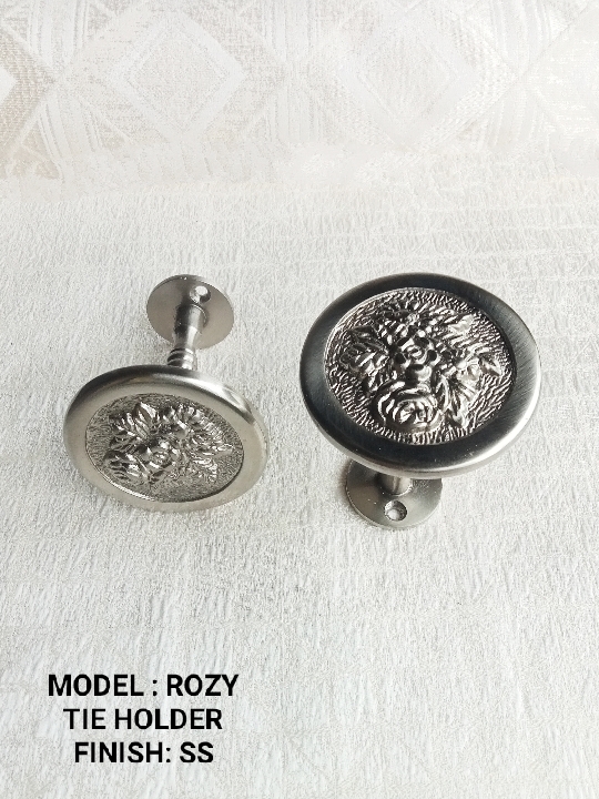 ROZY TIE HOLDER - Image 2